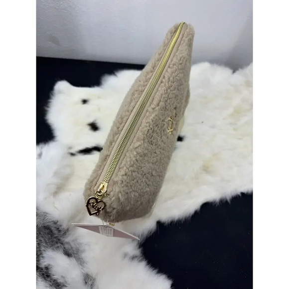 Juicy COUTURE Travel Cosmetic Bag Beige Sherpa Gold Makeup Bag New W/Tags Shiny - Picture 2 of 9